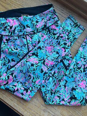 Lilly Pulitzer Luxletic Weekend Onyx Lets Get Wild High Rise Athletic Leggings M